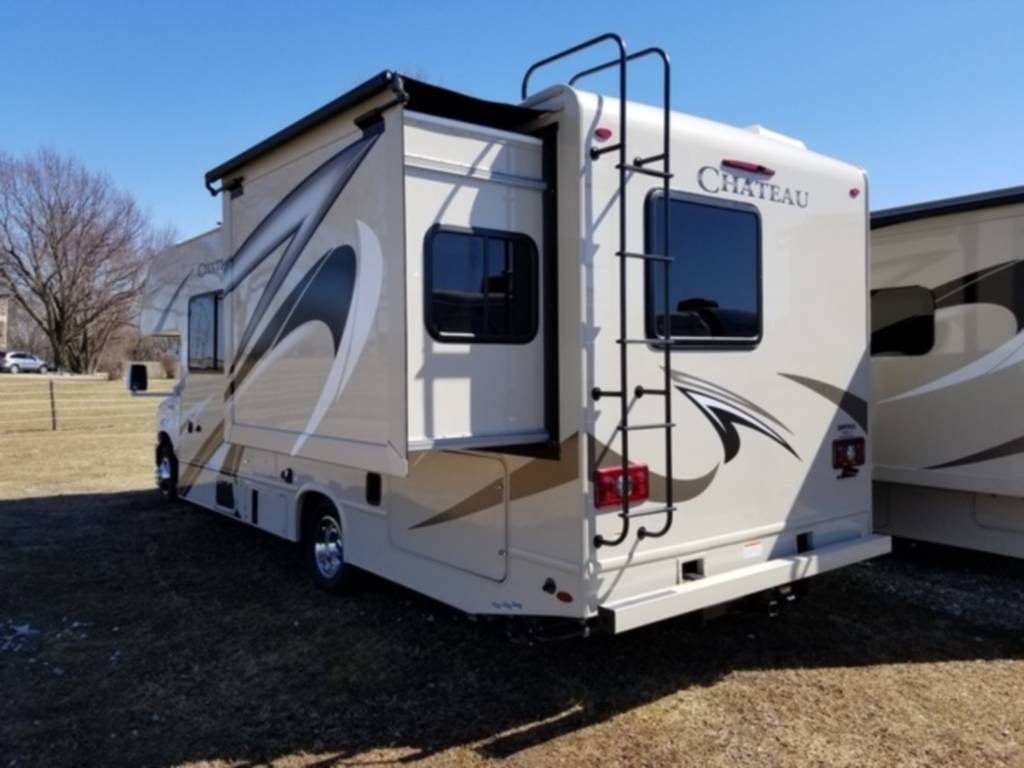 Photo 7 - 2018 Thor Class C Motorhome rental photo 9