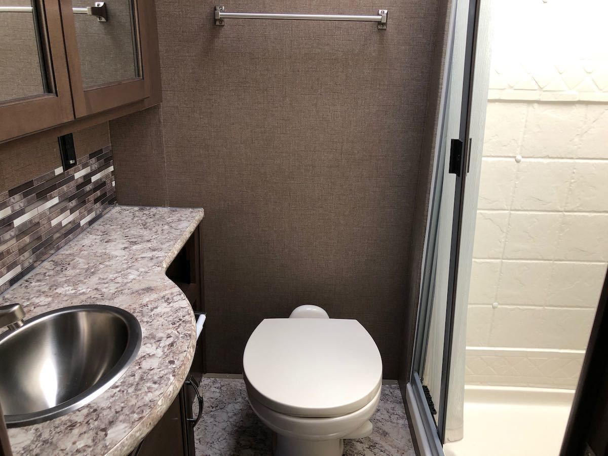Photo 4 - 2019 Thor Class C Motorhome rental photo 6