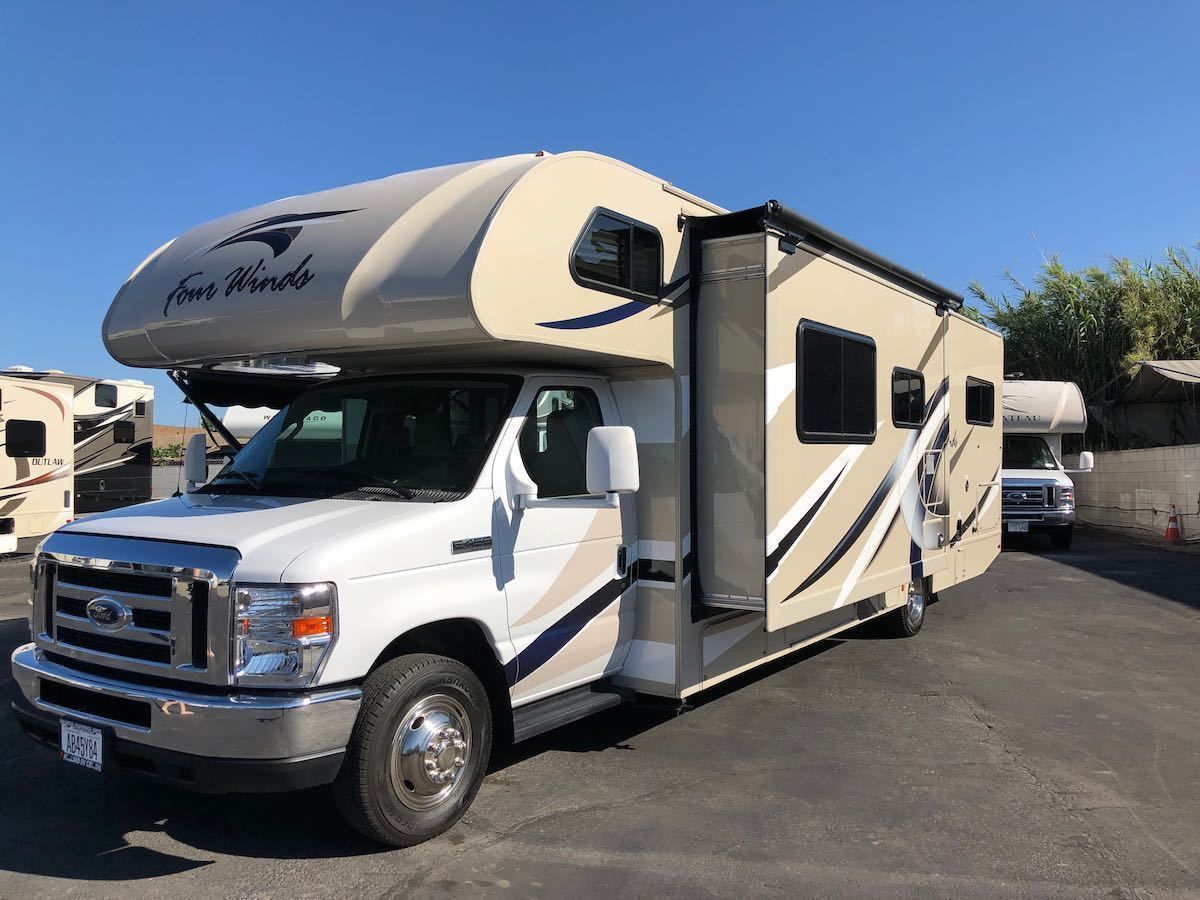 Photo 5 - 2019 Thor Class C Motorhome rental photo 7