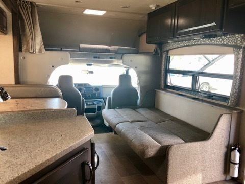Photo 5 - 2018 Thor Class C Motorhome rental photo 7