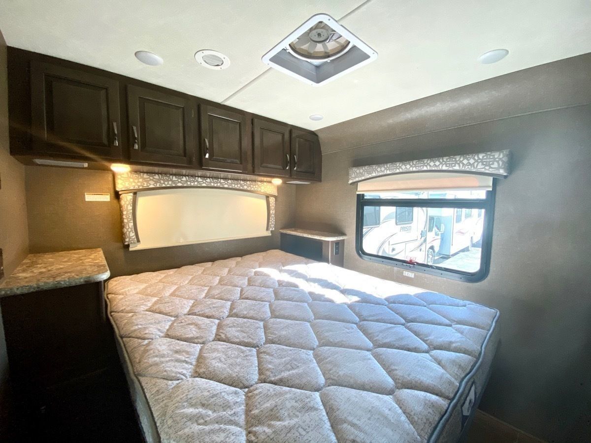 Photo 12 - 2018 Thor Class C Motorhome rental photo 14