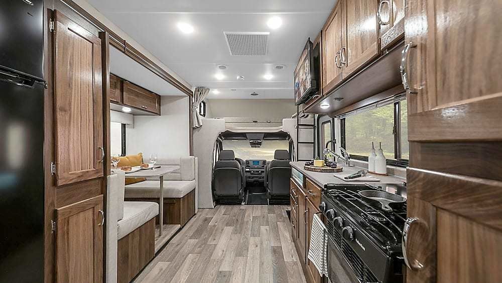 Photo 4 - 2020 Winnebago Class C Motorhome rental photo 6