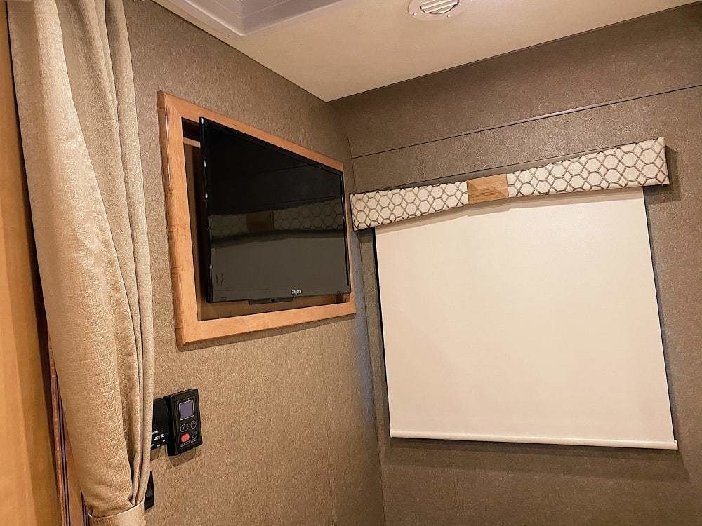 Photo 3 - 2020 Winnebago Class C Motorhome rental photo 5
