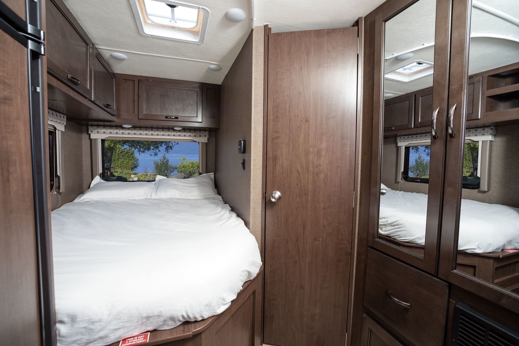 Photo 3 - 2019 Thor Class C Motorhome rental photo 5