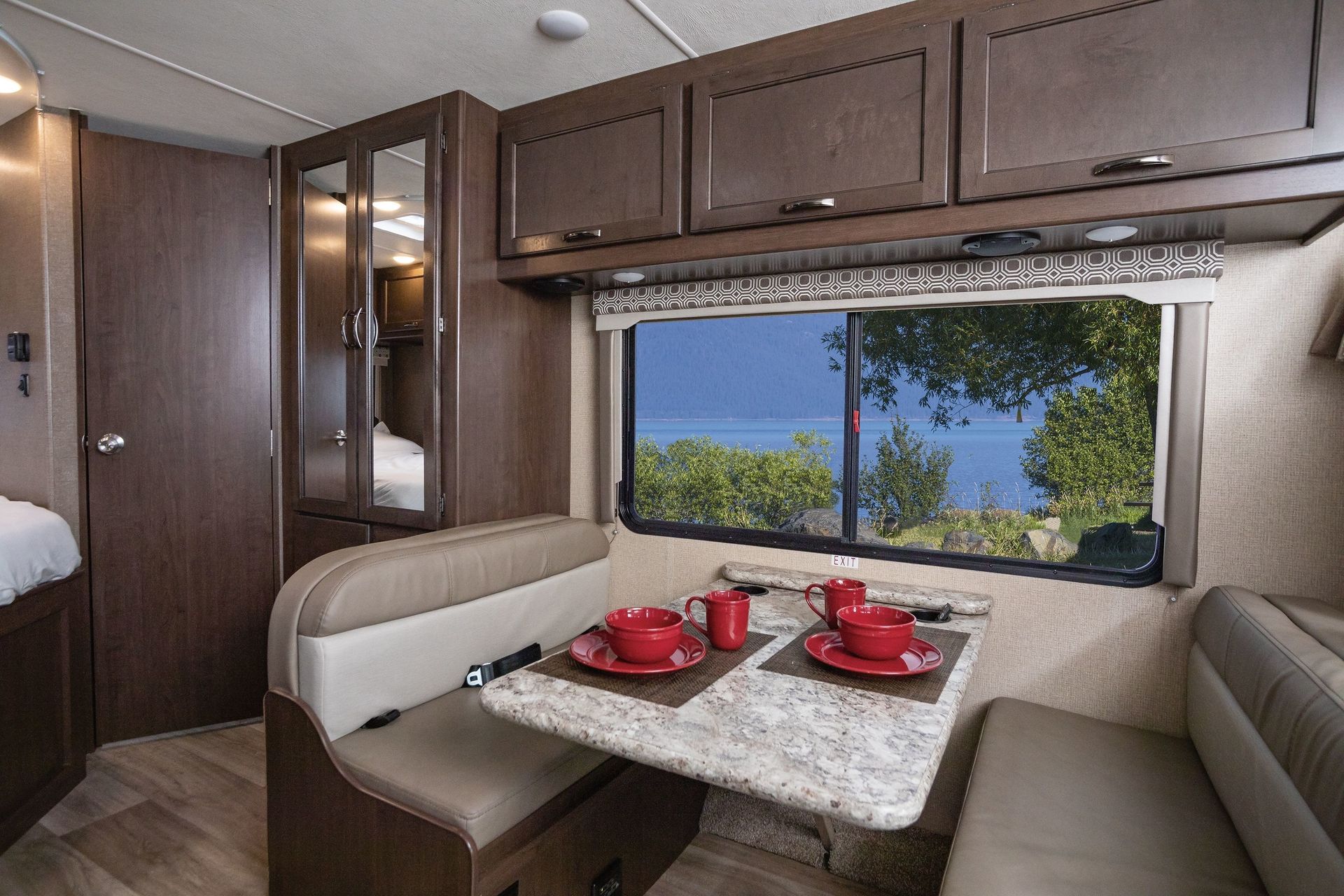 Photo 6 - 2019 Thor Class C Motorhome rental photo 8