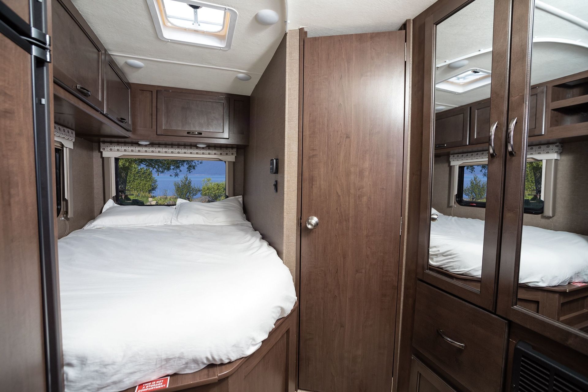 Photo 3 - 2019 Thor Class C Motorhome rental photo 5