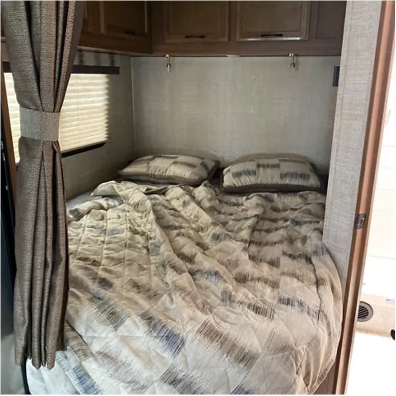 Photo 5 - 2020 Gulf Stream Class C Motorhome rental photo 7