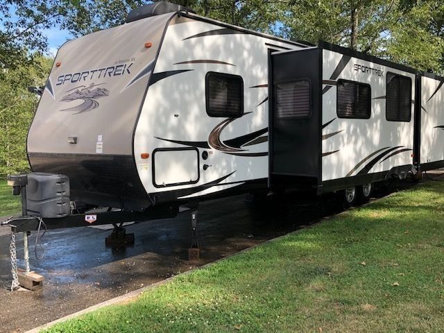 Photo 2 - 2016 Venture Rv Travel Trailer rental photo 4