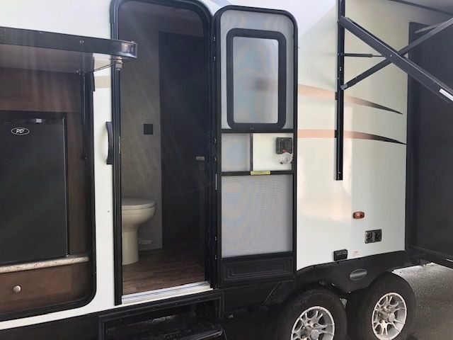 Photo 8 - 2016 Venture Rv Travel Trailer rental photo 10