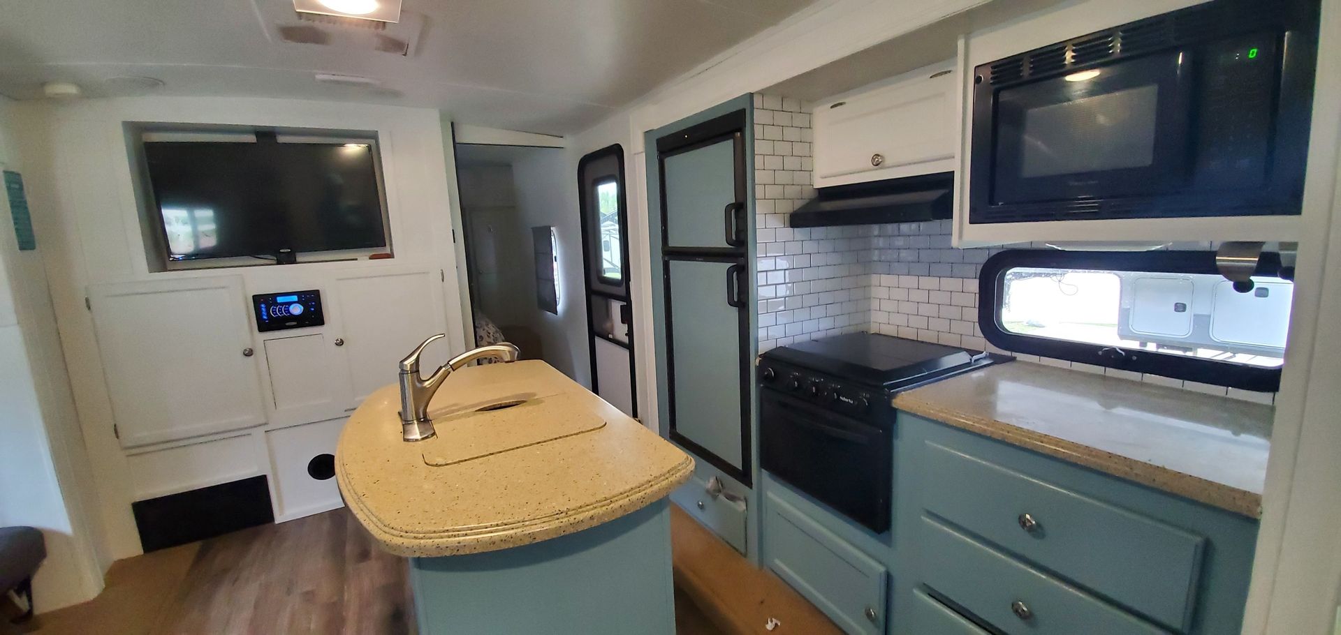 Photo 3 - 2015 Palomino Travel Trailer rental photo 5