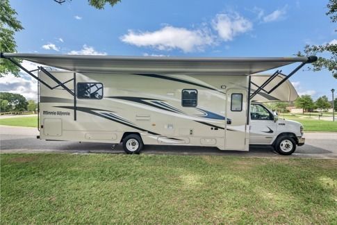 Photo 14 - 2020 Winnebago Class C Motorhome rental photo 16