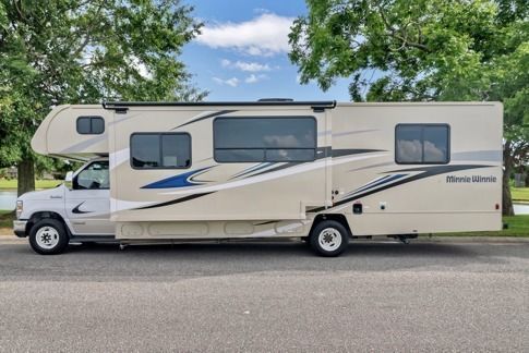 Photo 16 - 2020 Winnebago Class C Motorhome rental photo 18