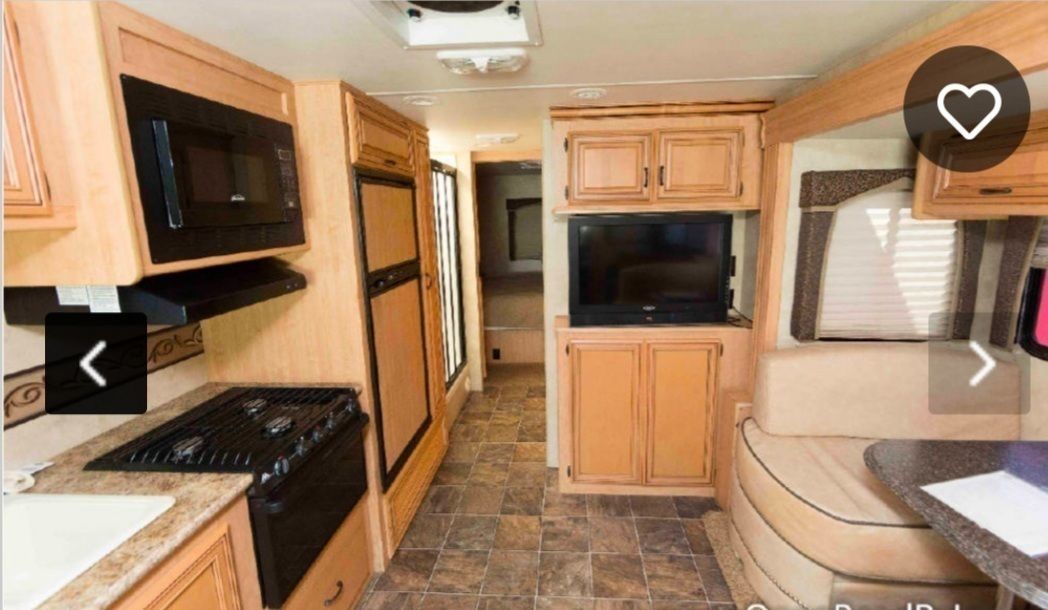 Photo 2 - 2011 Thor Class A Motorhome rental photo 4