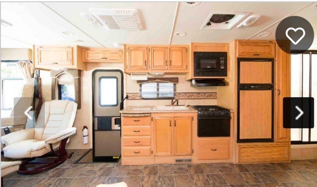 Photo 11 - 2011 Thor Class A Motorhome rental photo 13