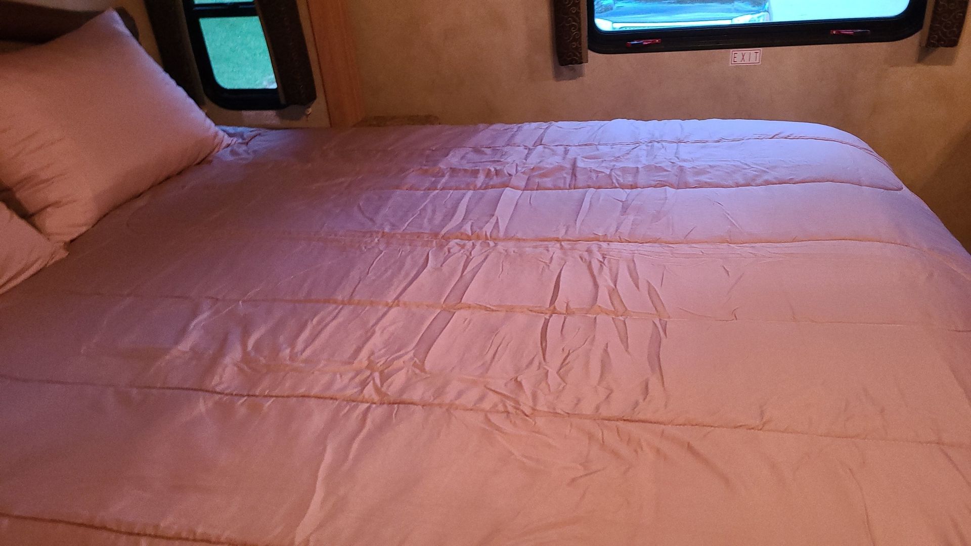 Photo 22 - 2011 Thor Class A Motorhome rental photo 24