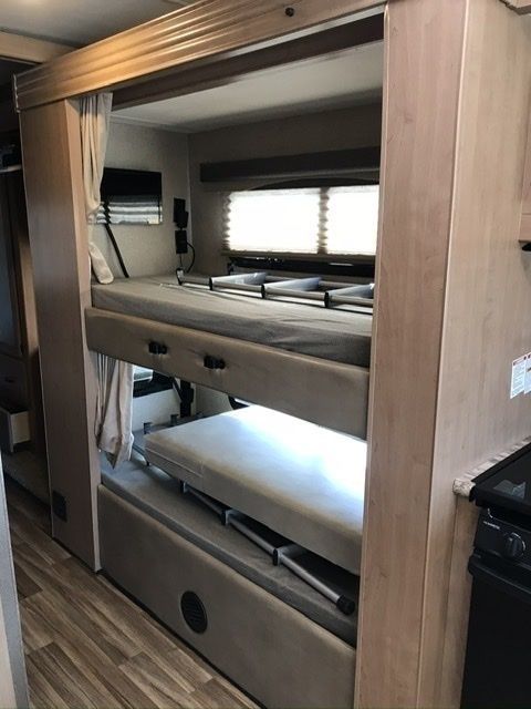 Photo 7 - 2019 Thor Motor Coach Class A Motorhome rental photo 9