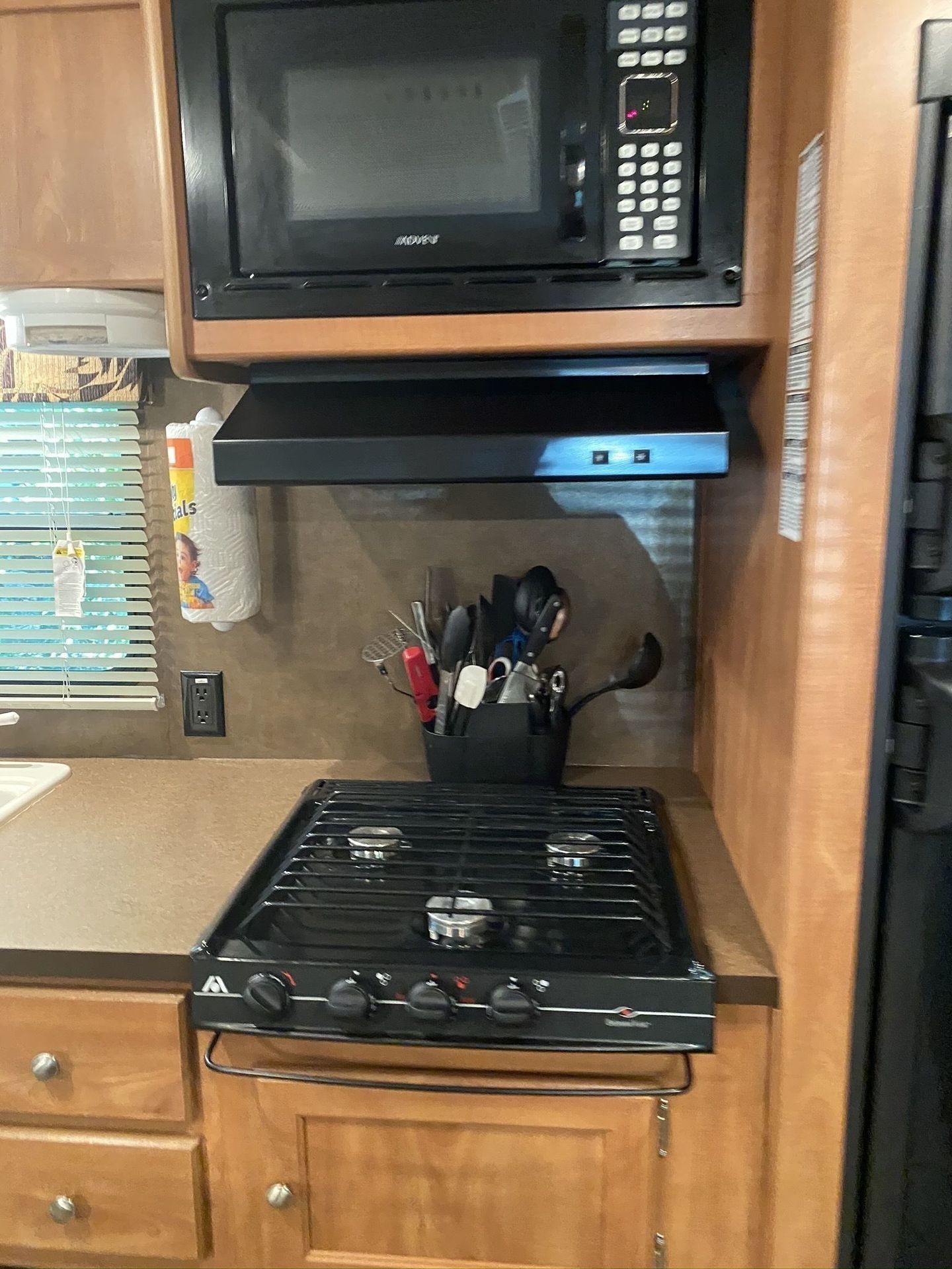 Photo 7 - 2015 Shasta Travel Trailer rental photo 9