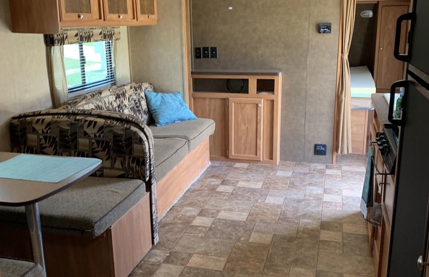 Photo 16 - 2015 Shasta Travel Trailer rental photo 18