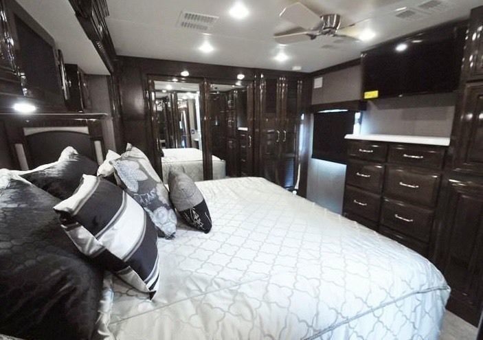 Photo 16 - 2019 MONACAO Class A Motorhome rental photo 18
