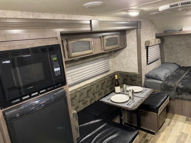 Photo 8 - 2018 Winnebago Industries, Inc. Travel Trailer rental photo 10