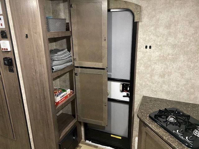Photo 12 - 2018 Winnebago Industries, Inc. Travel Trailer rental photo 14