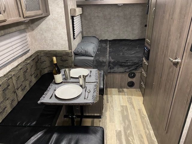 Photo 13 - 2018 Winnebago Industries, Inc. Travel Trailer rental photo 15