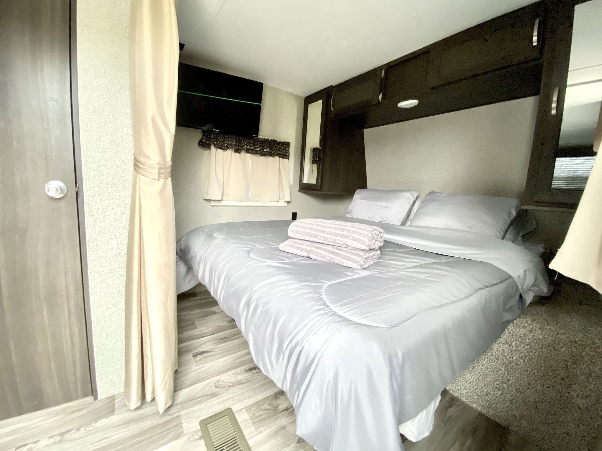 Photo 3 - 2019 Keystone Travel Trailer rental photo 5
