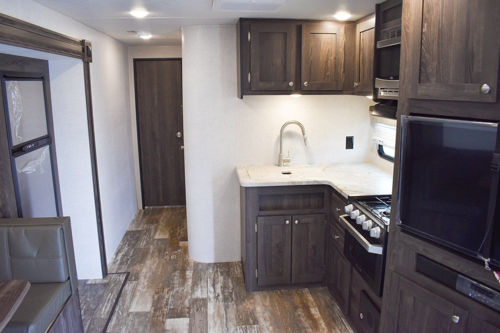 Photo 7 - 2020 Starcraft Travel Trailer rental photo 9