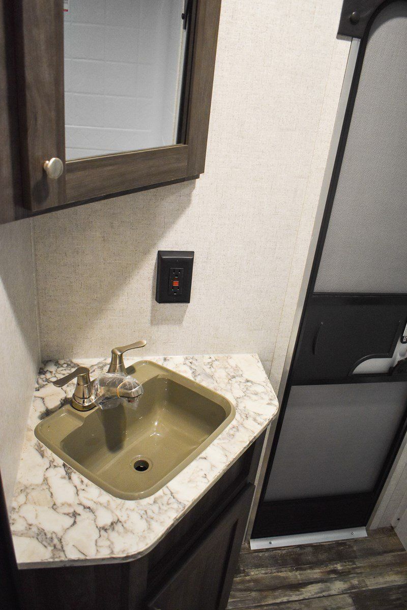 Photo 7 - 2020 Starcraft Travel Trailer rental photo 9