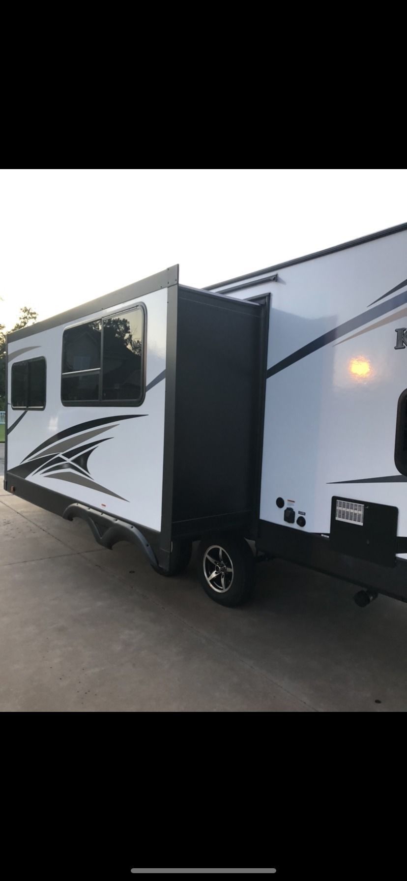 Photo 8 - 2020 Dutchmen Travel Trailer rental photo 10