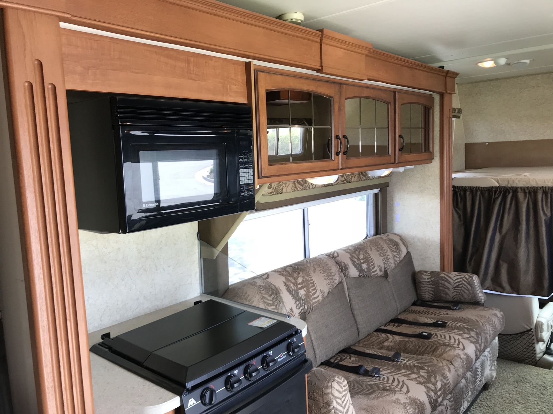 Photo 8 - 2007 Jayco Class C Motorhome rental photo 10