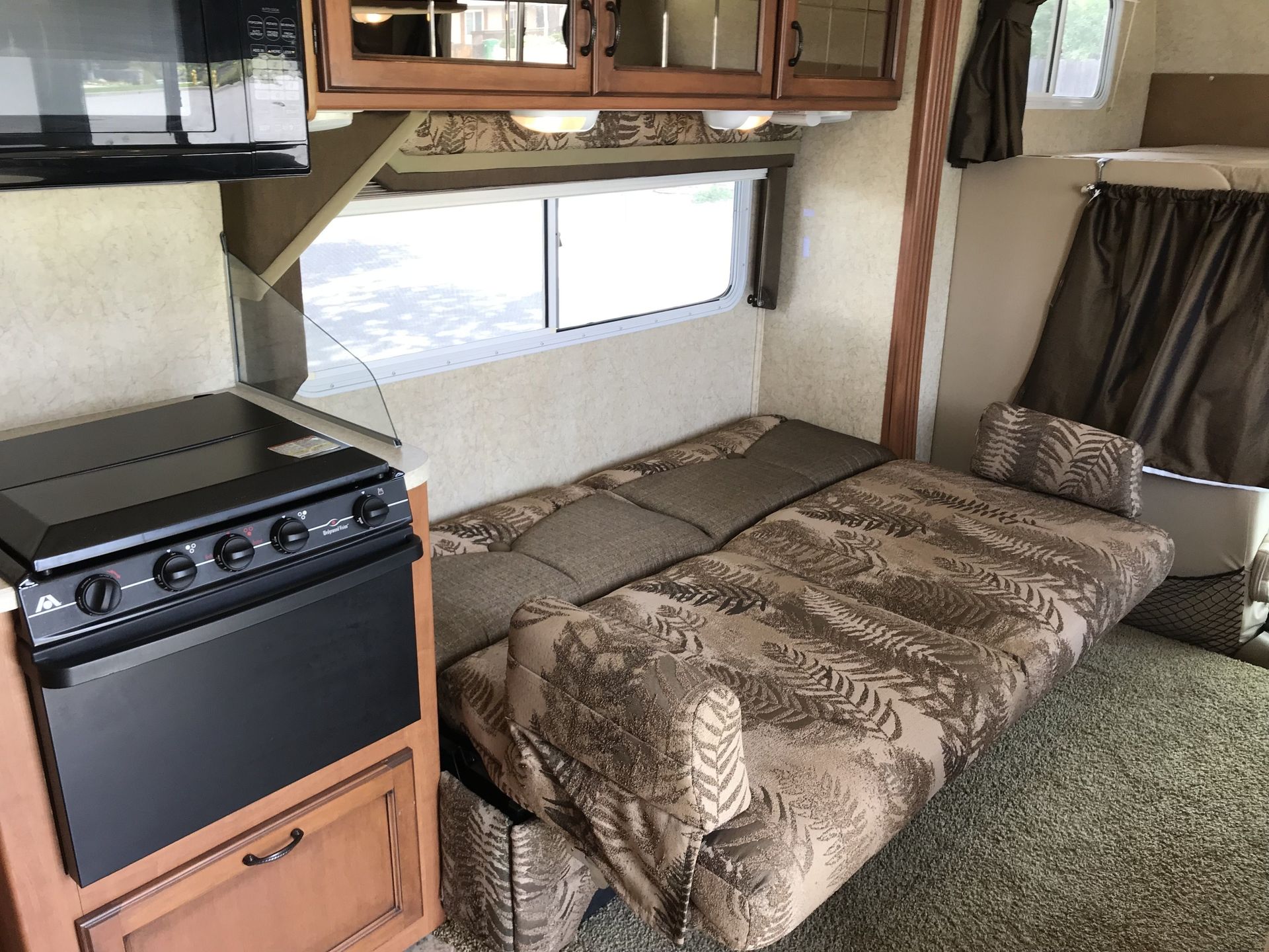 Photo 11 - 2007 Jayco Class C Motorhome rental photo 13
