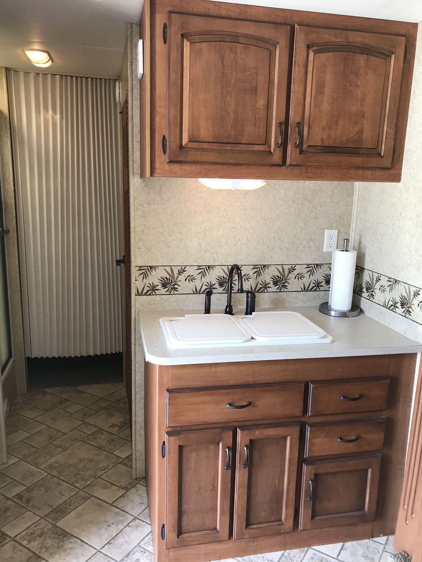 Photo 15 - 2007 Jayco Class C Motorhome rental photo 17