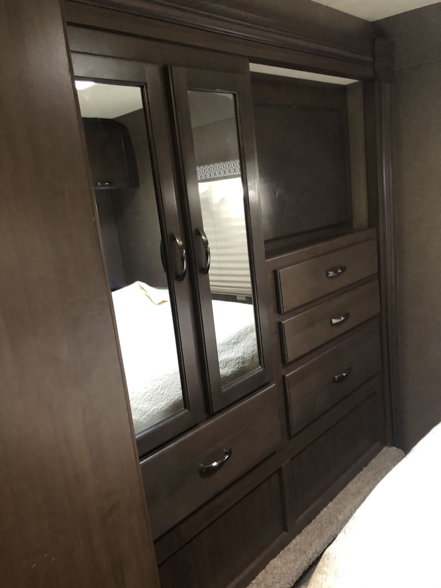 Photo 1 - 2019 Thor Class C Motorhome rental photo 3