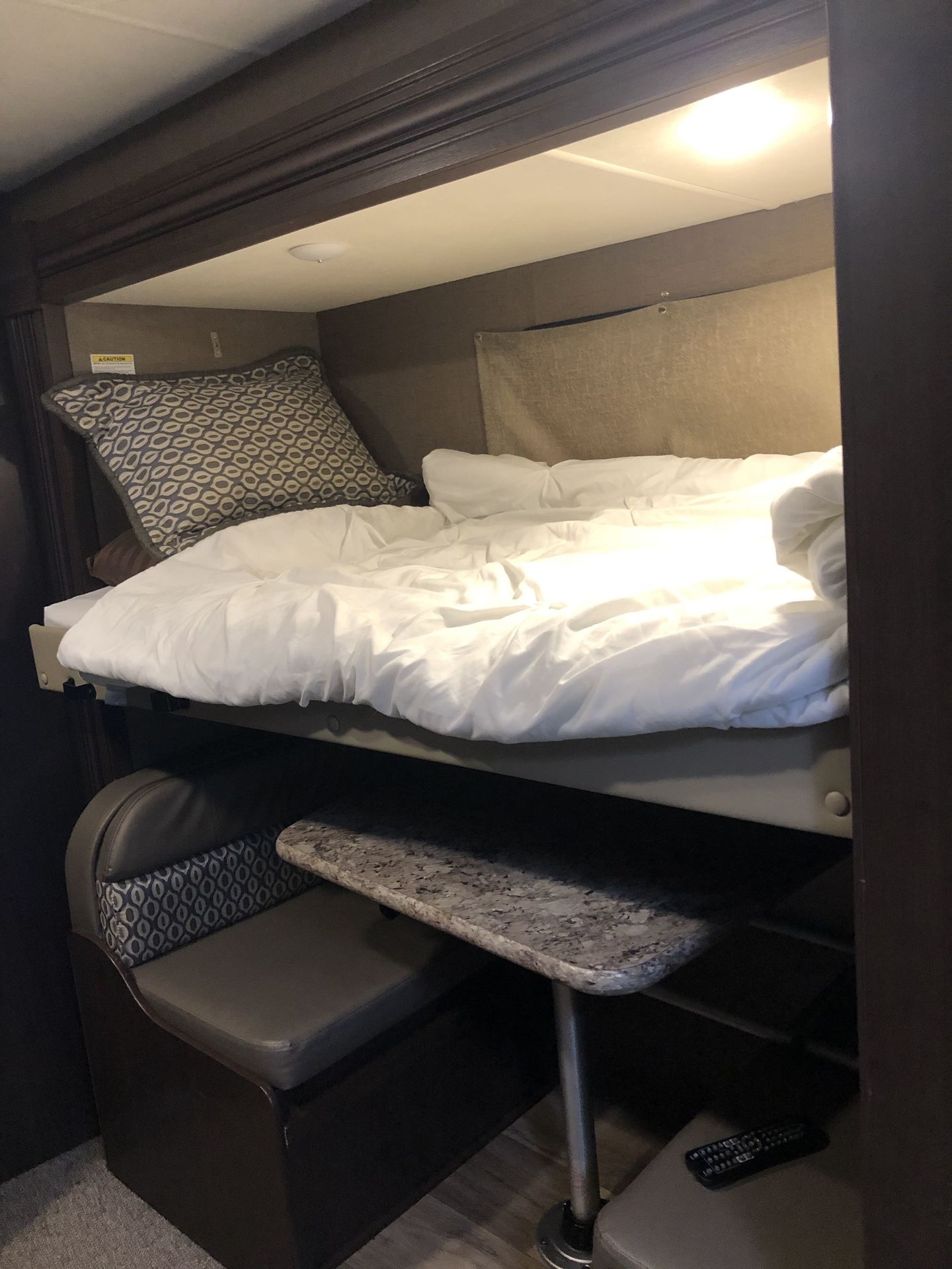 Photo 4 - 2019 Thor Class C Motorhome rental photo 6