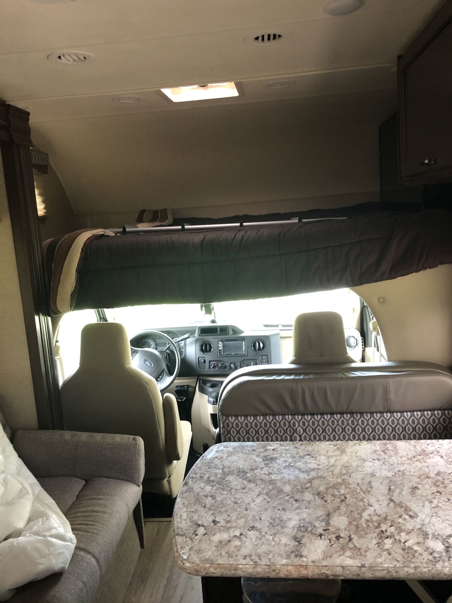 Photo 5 - 2019 Thor Class C Motorhome rental photo 7