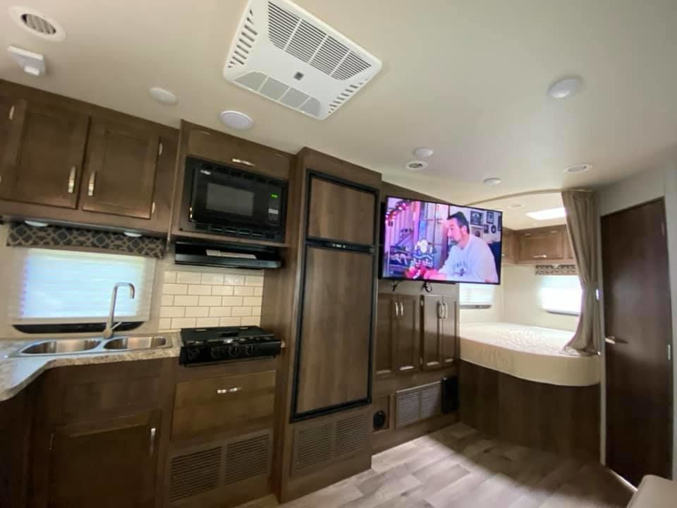 Photo 50 - 2019 Jayco Class C Motorhome rental photo 51