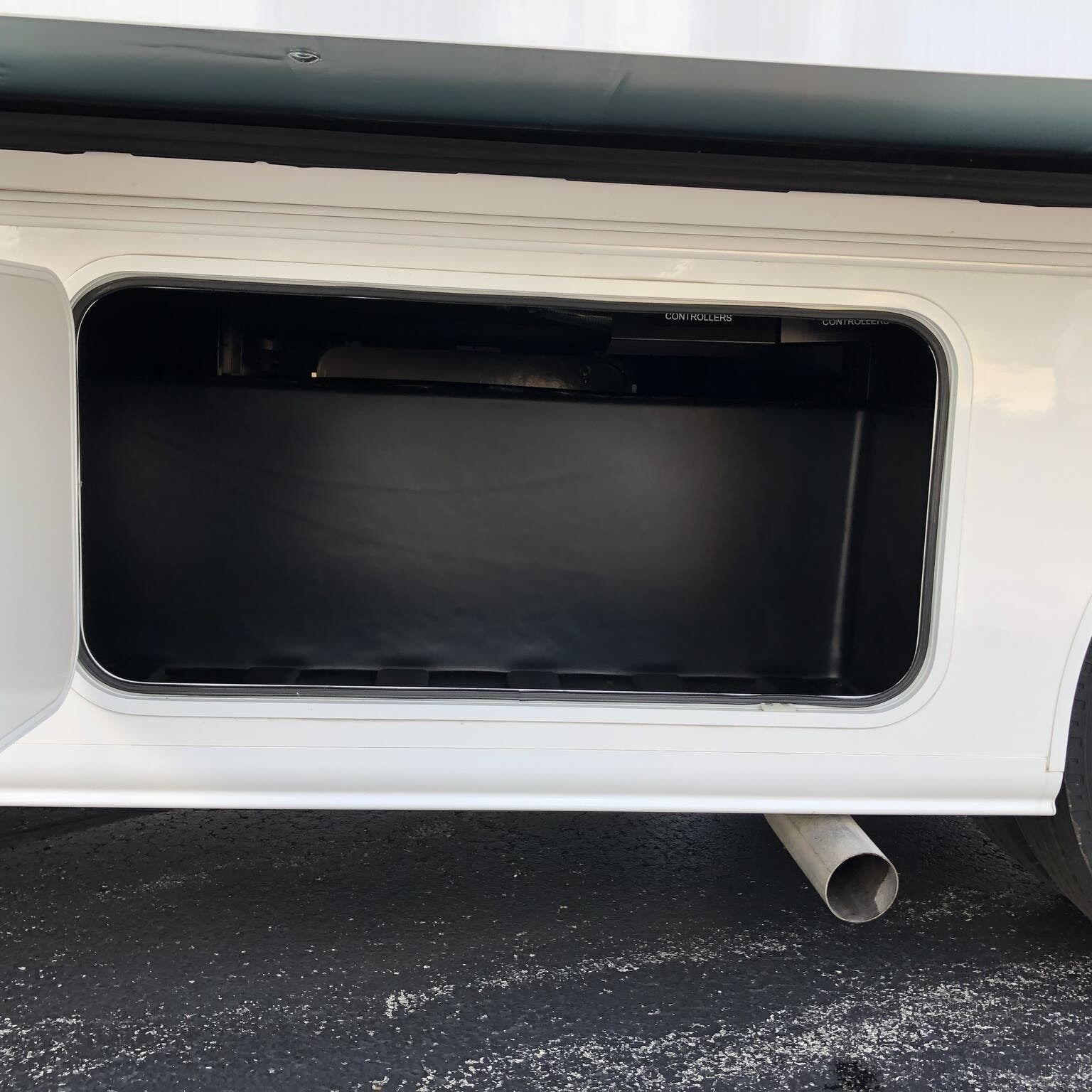 Photo 5 - 2019 Winnebago Industries, Inc. Class A Motorhome rental photo 7