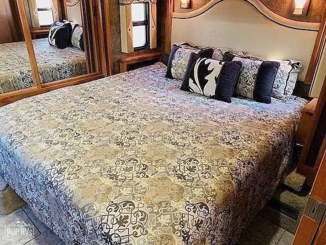 Photo 2 - 2012 Tiffin Motorhomes Class A Motorhome rental photo 4