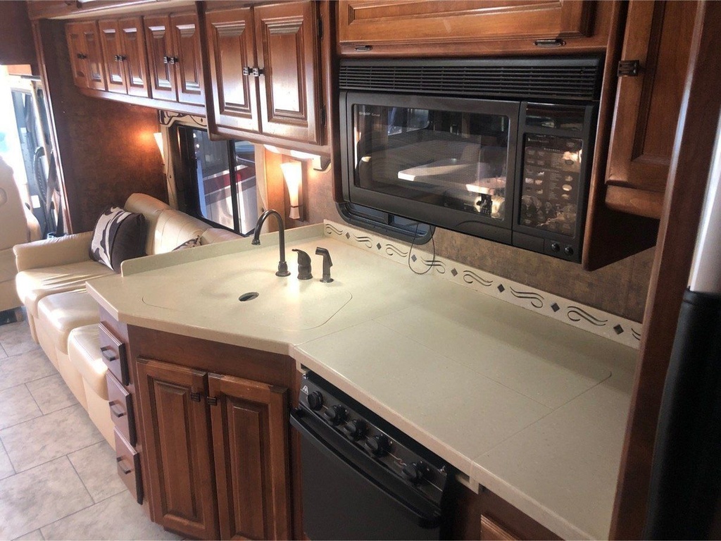 Photo 4 - 2012 Tiffin Motorhomes Class A Motorhome rental photo 6