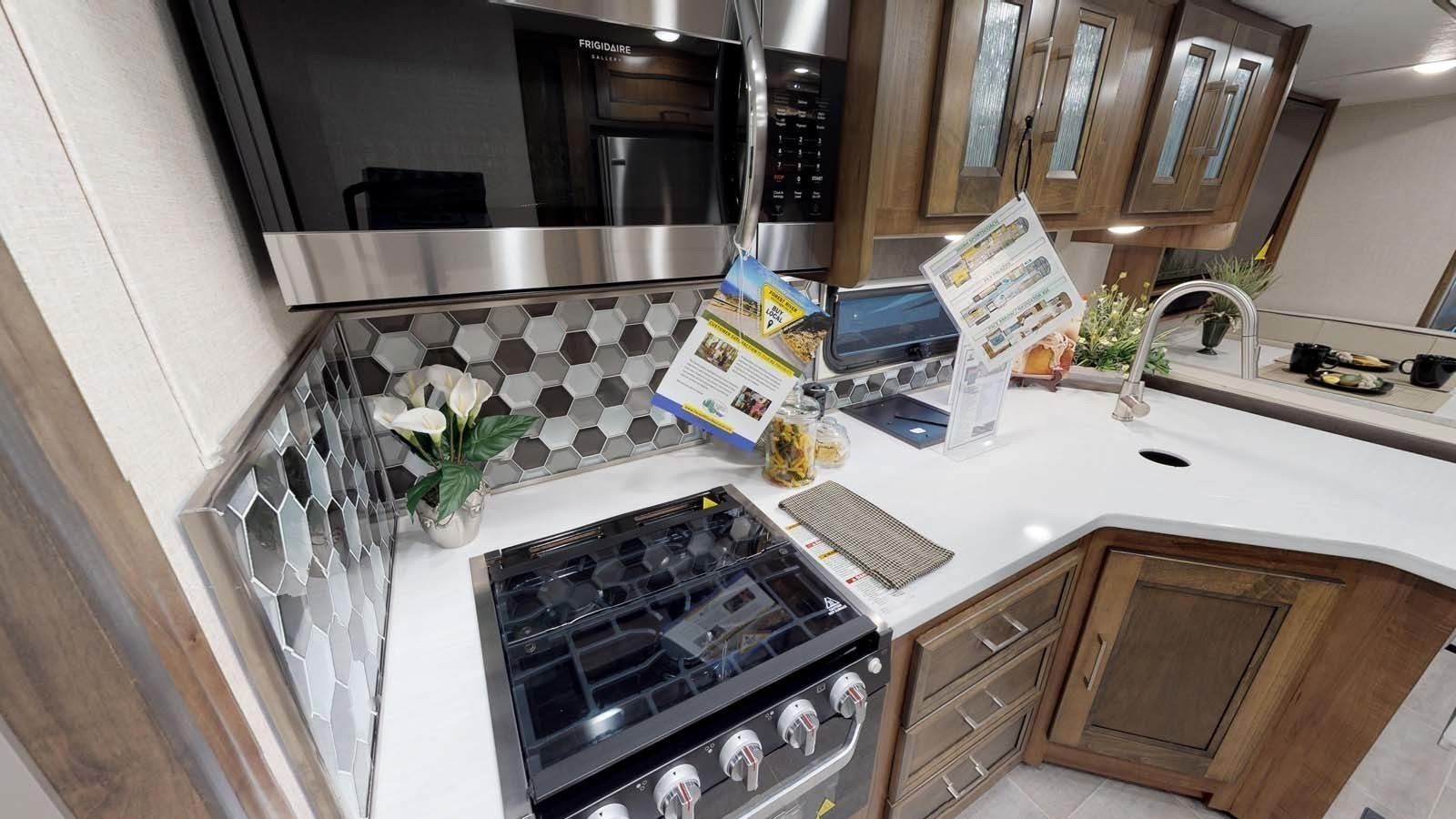 Photo 6 - 2020 Coachmen Class A Motorhome rental photo 8