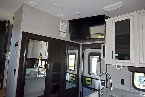 Photo 5 - 2020 Jayco Toy Hauler rental photo 7
