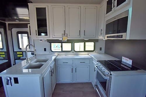 Photo 7 - 2020 Jayco Toy Hauler rental photo 9