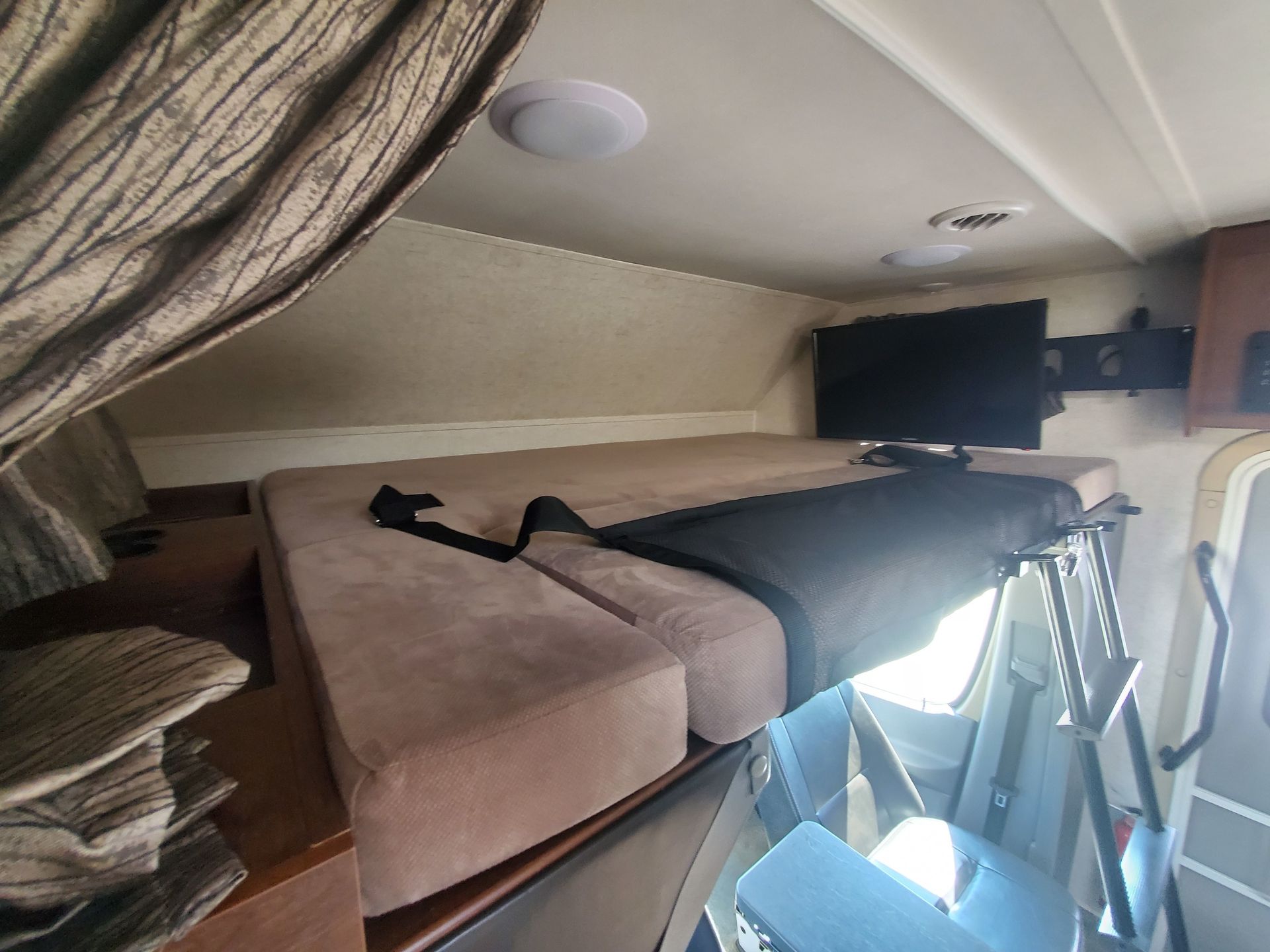 Photo 5 - 2018 Forest River Class C Motorhome rental photo 7