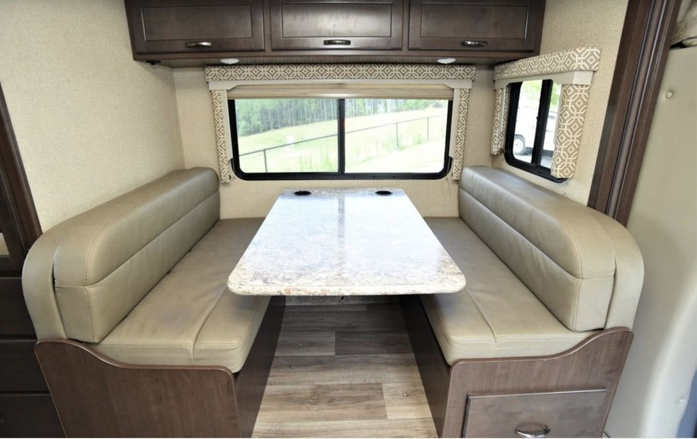 Photo 11 - 2019 Thor Class C Motorhome rental photo 13