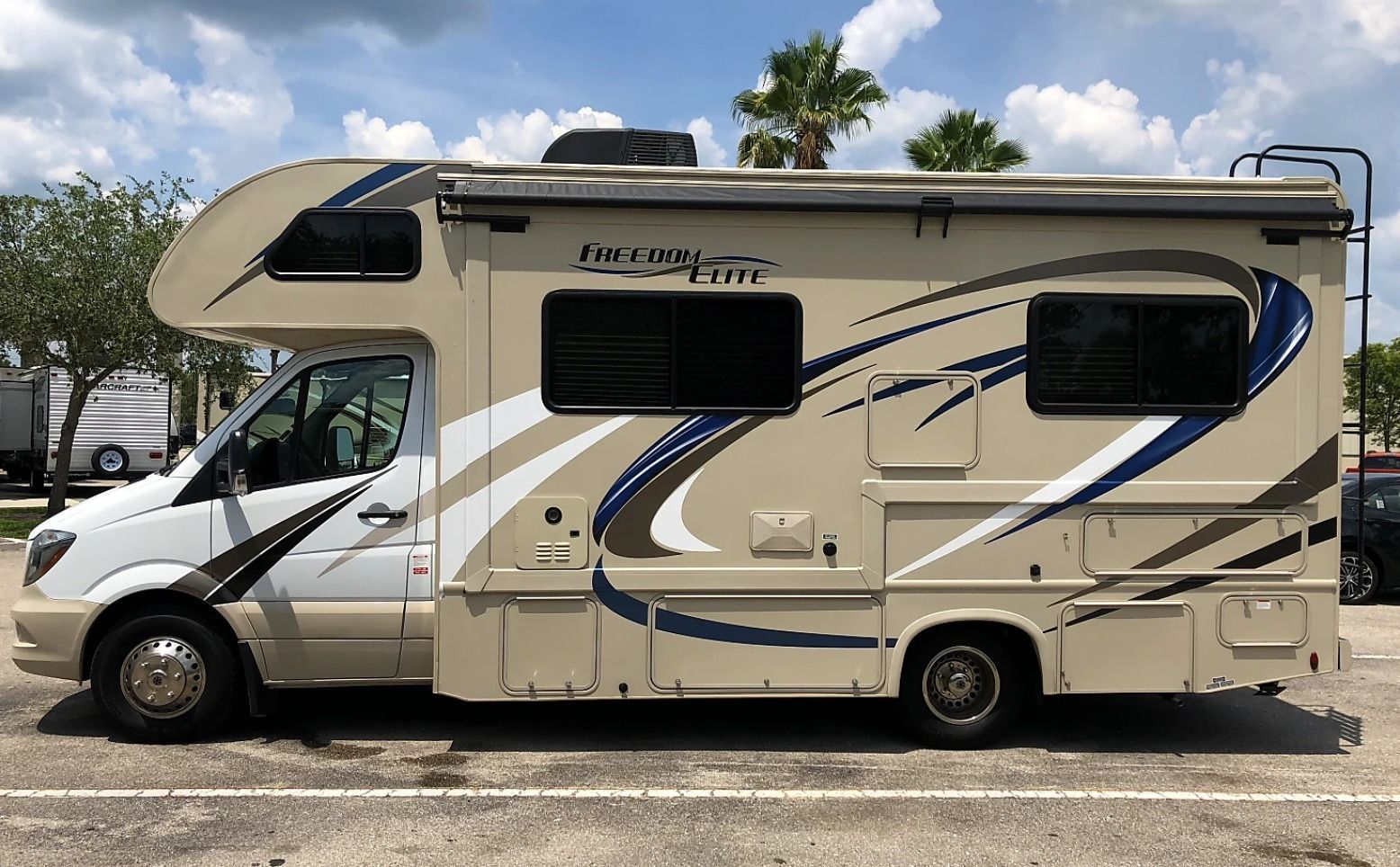 Photo 14 - 2019 Thor Class C Motorhome rental photo 16