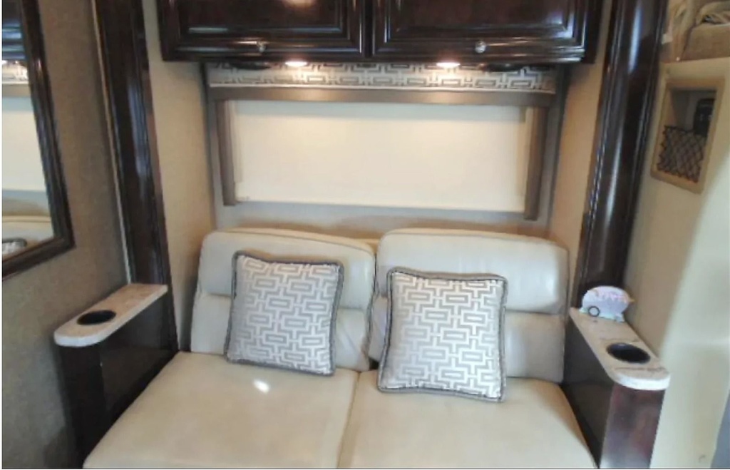 Photo 17 - 2018 Thor Class C Motorhome rental photo 19