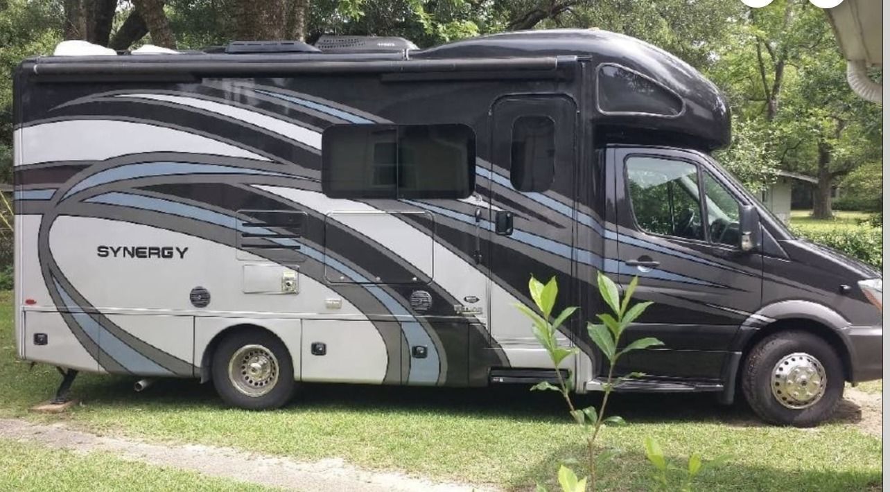 Photo 6 - 2018 Thor Class C Motorhome rental photo 8