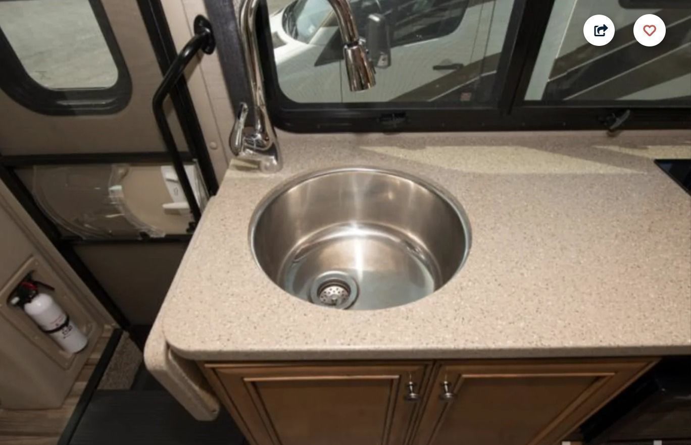 Photo 10 - 2018 Thor Class C Motorhome rental photo 12
