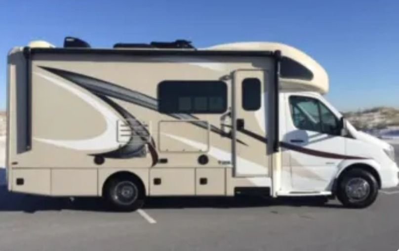 Photo 1 - 2017 Thor Class C Motorhome rental photo 3